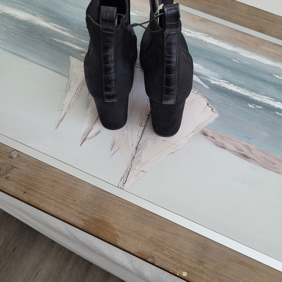 Boots - Picture 2 of 3